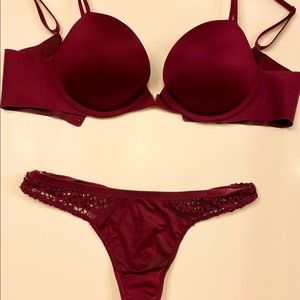 VS lingerie set. Bra 34b panties XS